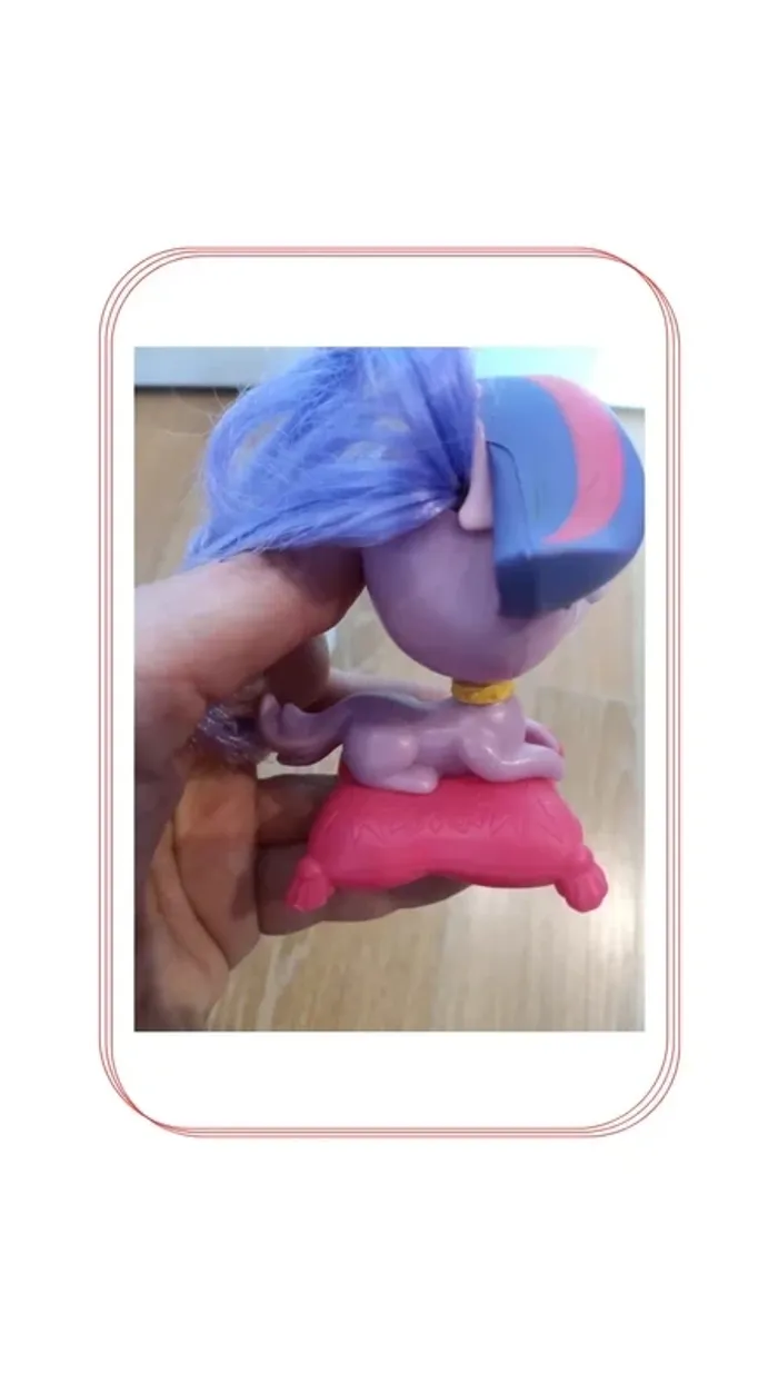 Figurine Chienne princesse sur coussin Littlest Pet Shop - Hasbro - photo numéro 10