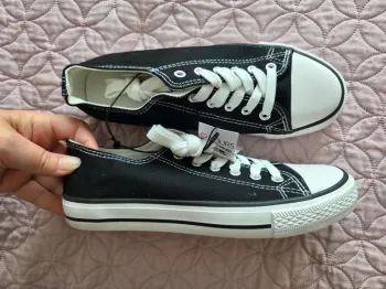 Basket Yours femme 38 neuves