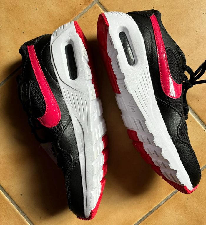 Belle paire de baskets Nike T. 36 fille neuves avec étiquette - photo numéro 2