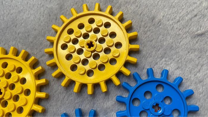 Lot de 5 roues lego Technic gear expert builder15 et 21 tooth with axel hole - photo numéro 3