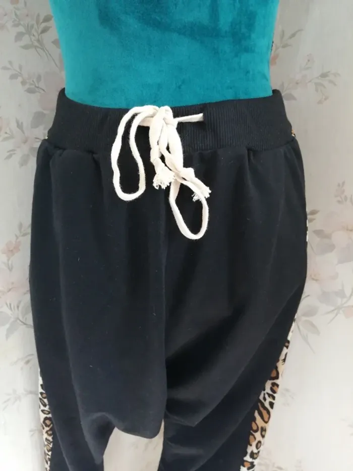 Pantalon noir coupe sarouel à motifs léopard noir marron et beige / noemie & co / (S-M) - photo numéro 3