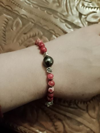 bracelet en agates rouges impériales, hématite noire et argent tibétain artisanal.