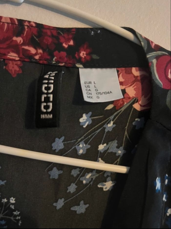 Kimono fleuri noir effet satin - photo numéro 3