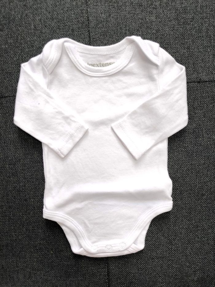 Lot bodies 1 mois - photo numéro 3