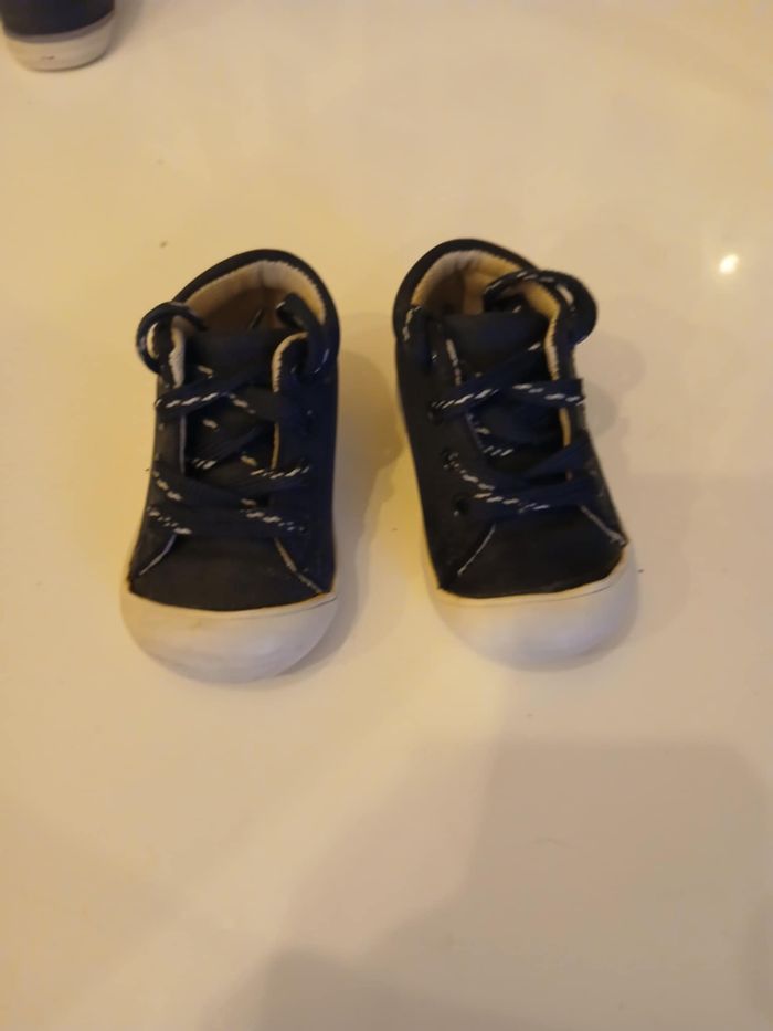 CHAUSSURE  BEBE TAILLE 18 - photo numéro 2