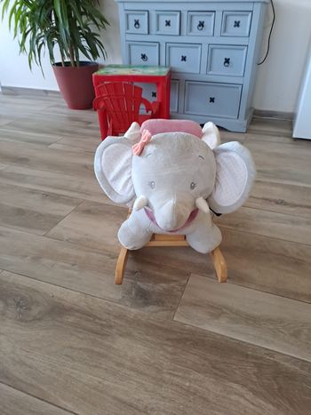 Éléphant à bascule