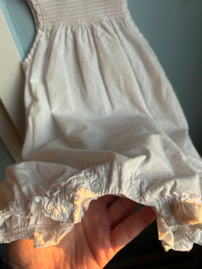 Barboteuse bébé , 6 mois, blanche à pois rose - photo numéro 2