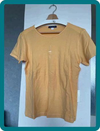 T-shirt jaune