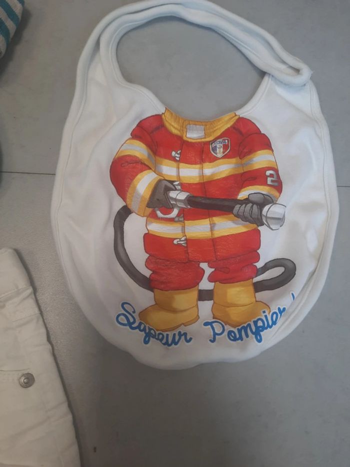 Lot bavoir et 1 short 6 mois - photo numéro 3