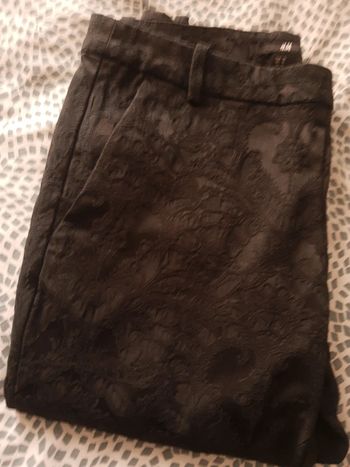 Jean noir texturé fleuri H&M 38