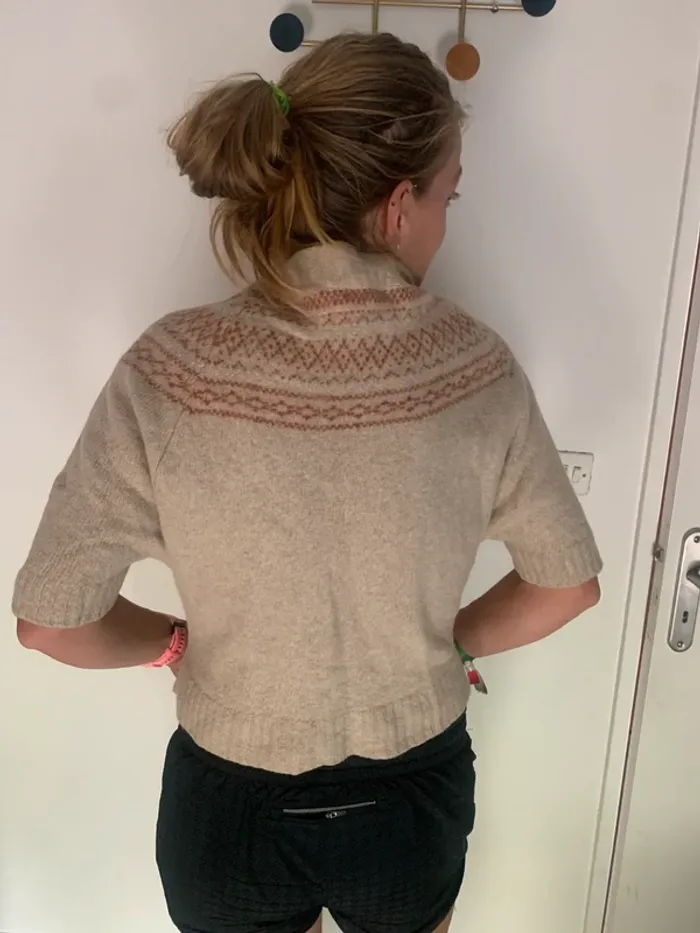 Pull manches courtes style crop top – Studio Clip – Taille M