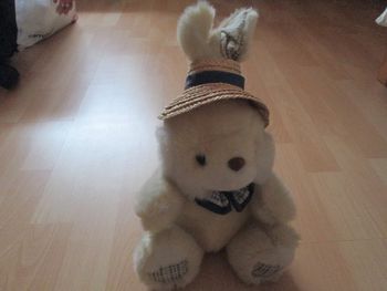 Peluche lapin et son chapeau