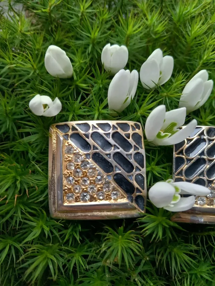 Boucles d'oreilles à clip vintage noire dorées et strass - photo numéro 3