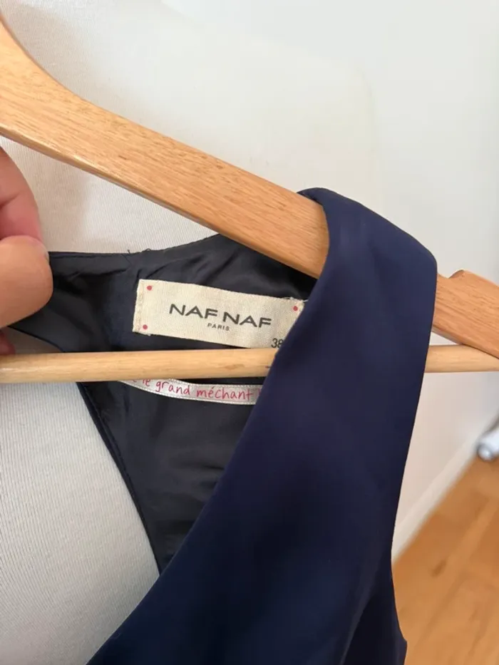 Jolie robe satinée bleu marine Naf Naf 38/M - photo numéro 2