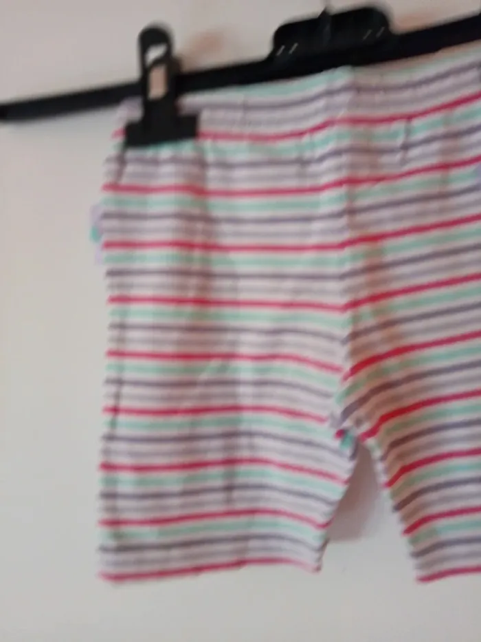 Joli short rayé. 2 ans - photo numéro 6