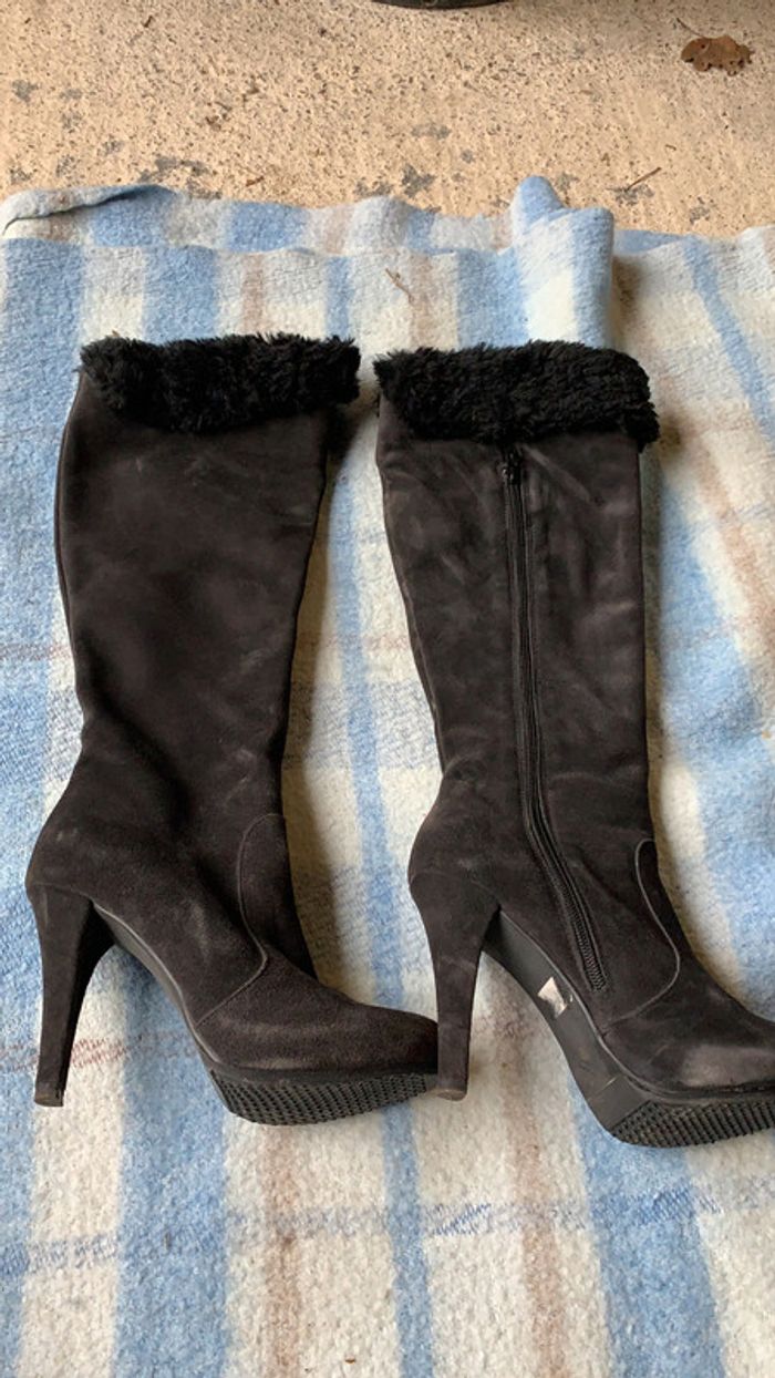 Bottes noires en daim pointure 38 - photo numéro 2