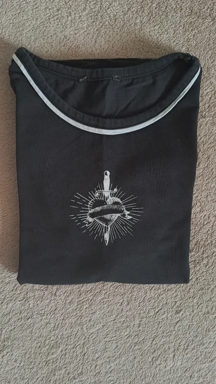 T-shirt manche courte / T-shirt coeur / T-shirt noir / T-shirt manche - photo numéro 4