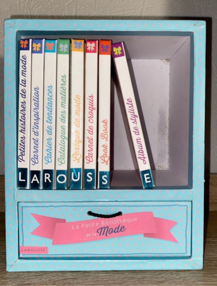Mini bibliothèque sur le thème de la mode