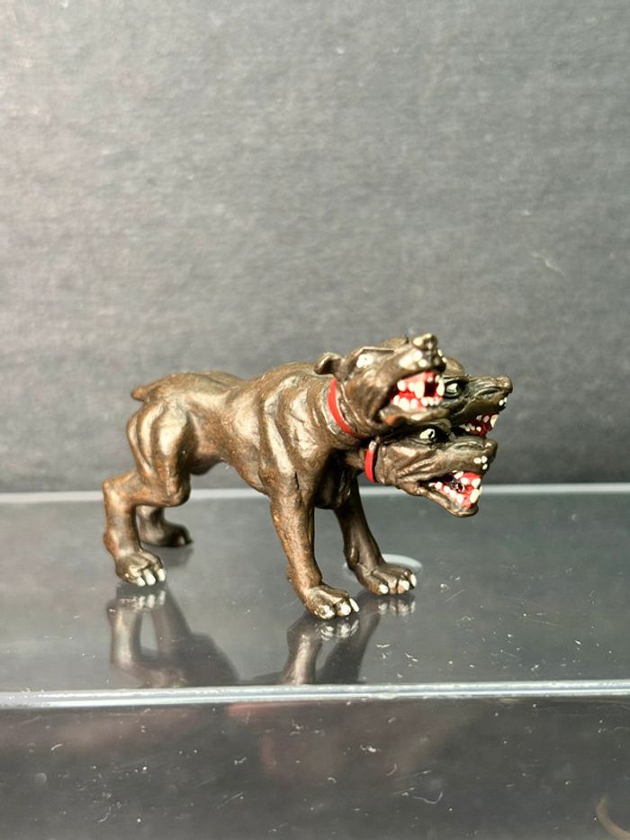 Petite figurine plastoy cerbère chien à trois têtes monstres mythique - photo numéro 2