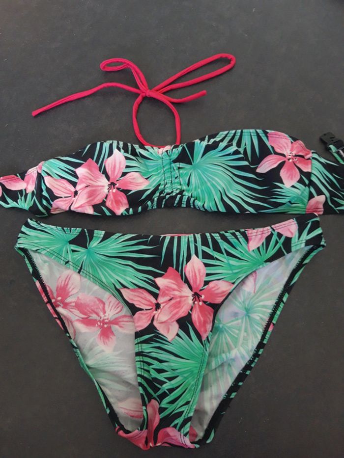 Maillot de bain 2 pièces fleuri taille 36
