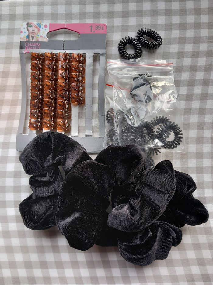 Lot accessoires cheveux (pinces, élastiques spirales, chouchous ...) neufs