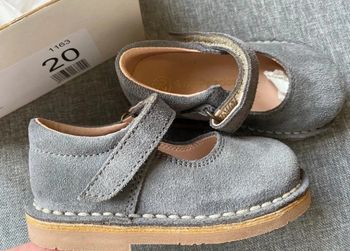 Lola Palacios chaussures babies cuir gris pointure 20 Neuves