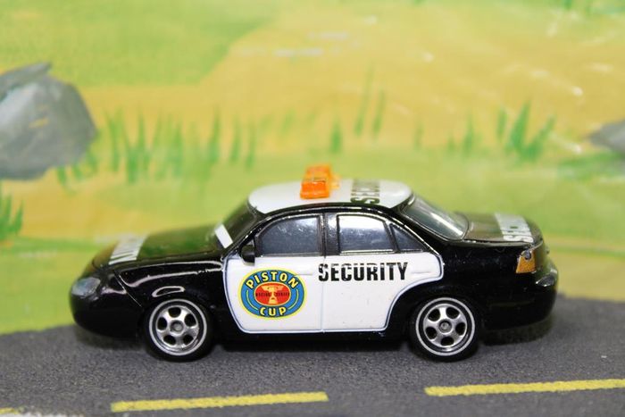 Disney Pixar cars Marlon "Clutches" McKAy - photo numéro 2