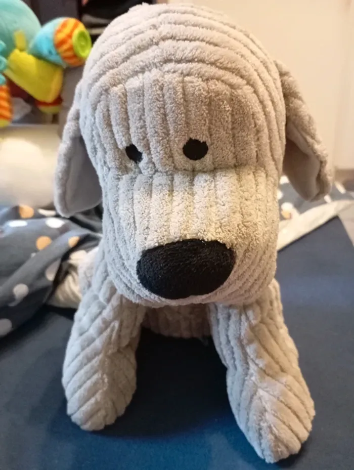 Chien en peluche