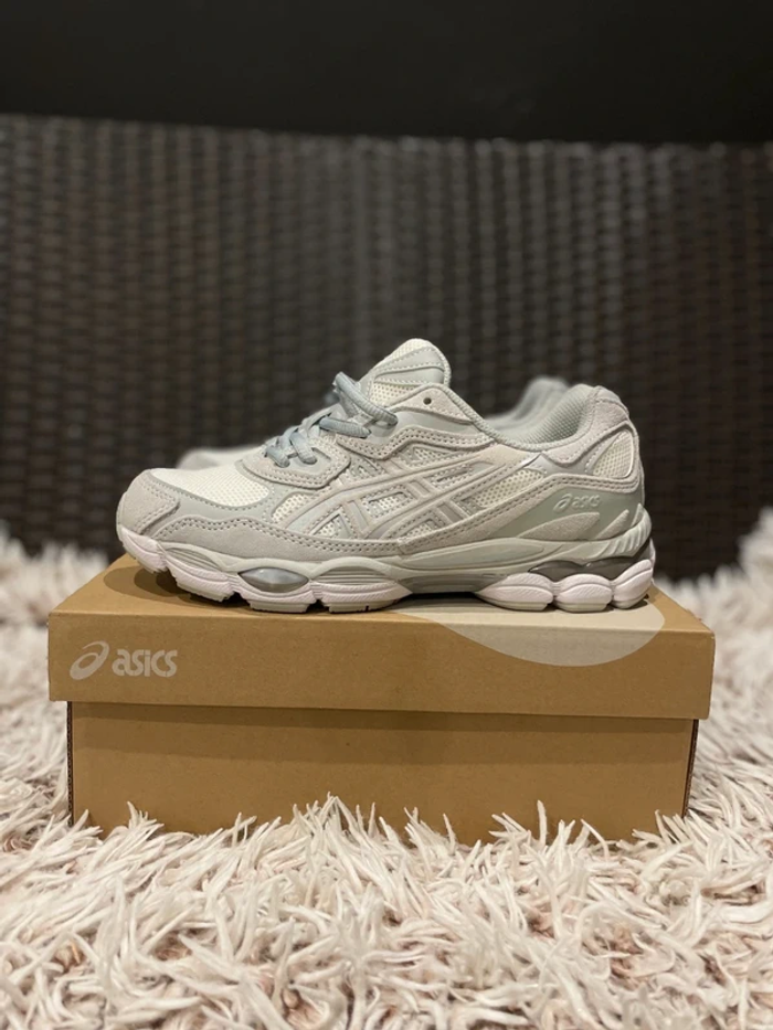 Asics Gel NYC Gris/Blanc - Neuf
