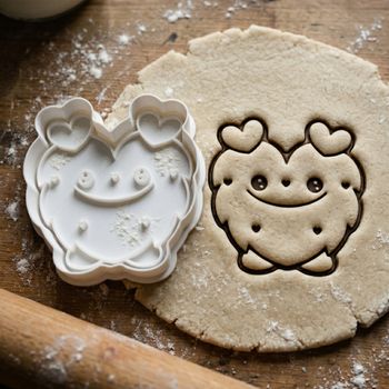Emporte-pièce Monstre Kawaii avec Cœurs - Découpoir Biscuit Sablé Pâte à Sucre