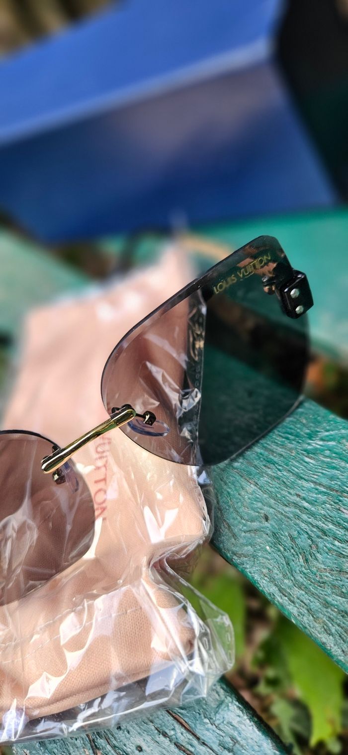 Magnifique lunettes de soleil Louis Vuitton neuf - photo numéro 8