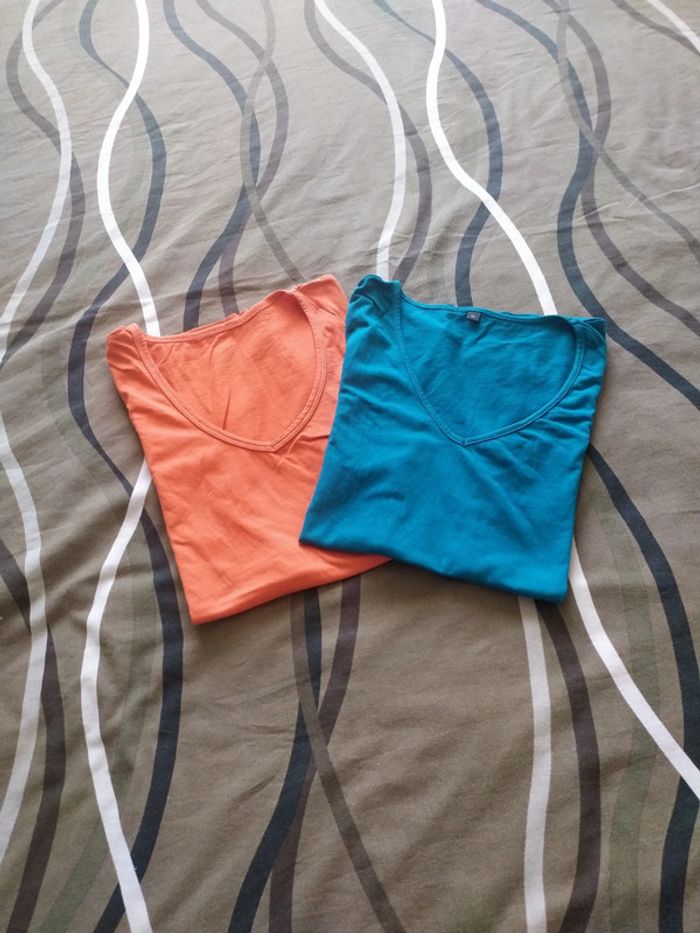Deux tee-shirts - photo numéro 3