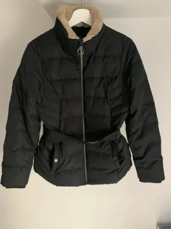 Veste matelassée , doudoune noire C&A avec ceinture, taille M