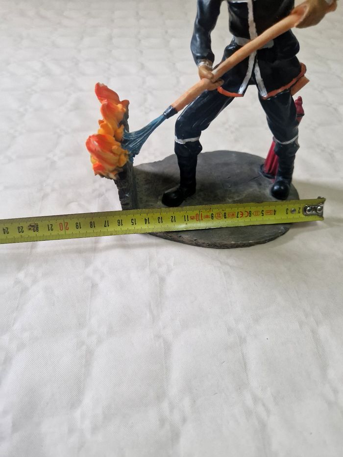 Figurine Sapeur pompier qui éteint un feu - photo numéro 8