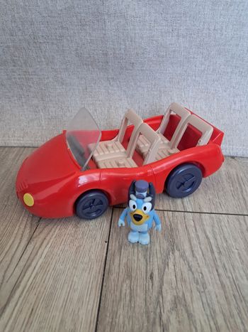 Voiture bluey. Cabriolet bluey