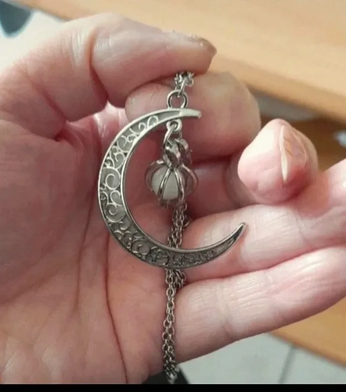 Collier pendentif lune - photo numéro 4