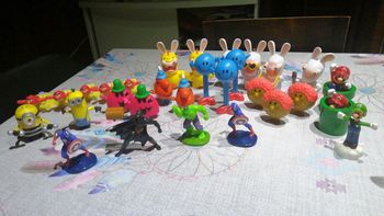Lot de 30 figurines