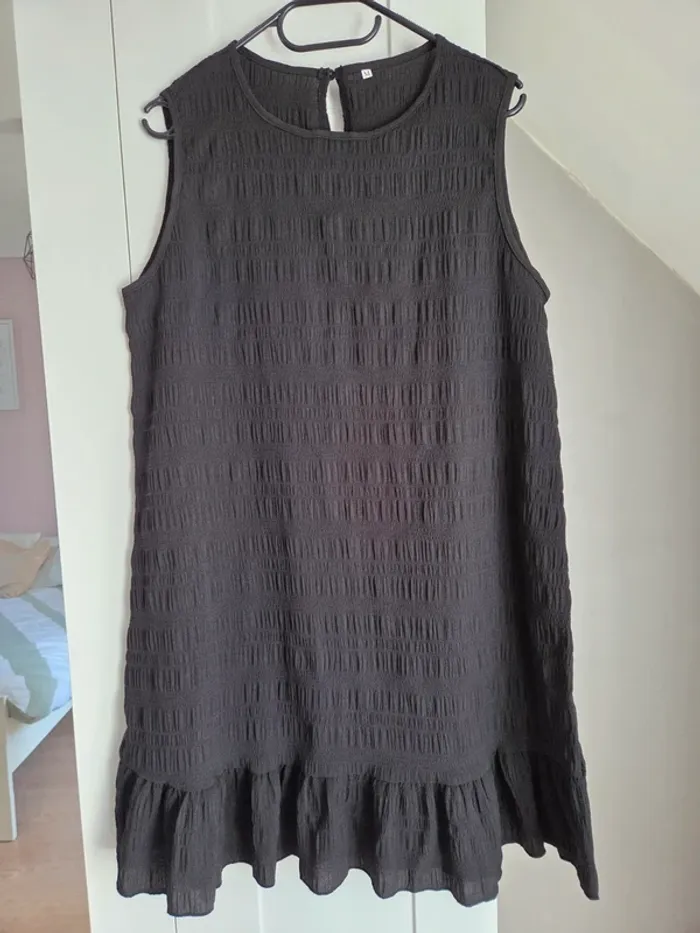 Petite robe noire neuve de soirée  femme taille 38