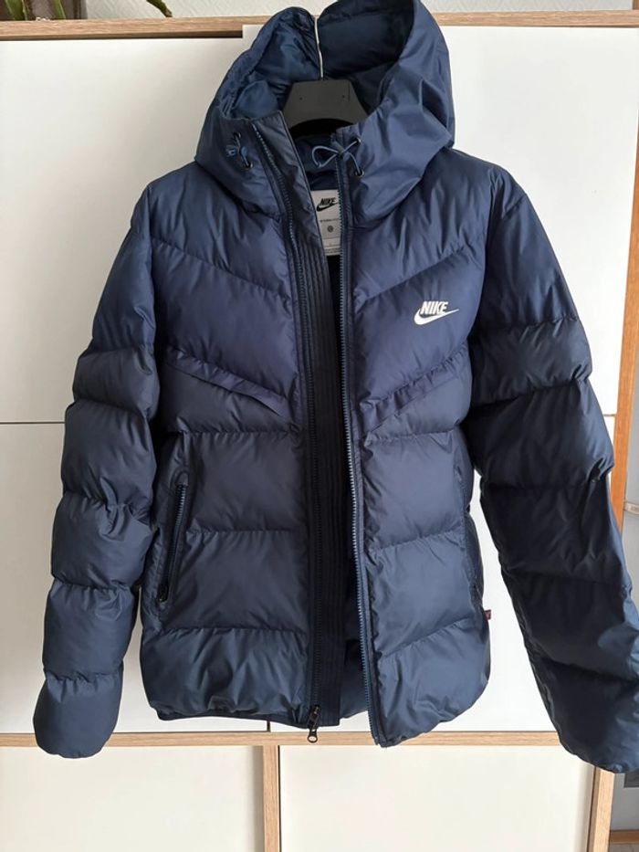 Doudoune Nike taille S - photo numéro 2