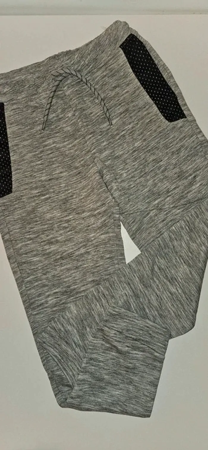Lot 2 survêtements.