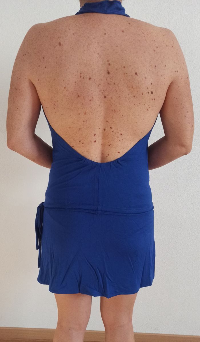 Robe décolletée et dos nu - photo numéro 2