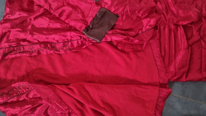 Lot 3 pièces pyjama EtAM satin 42 rouge haut sans manches pantalon  et robe de chambre - photo numéro 5