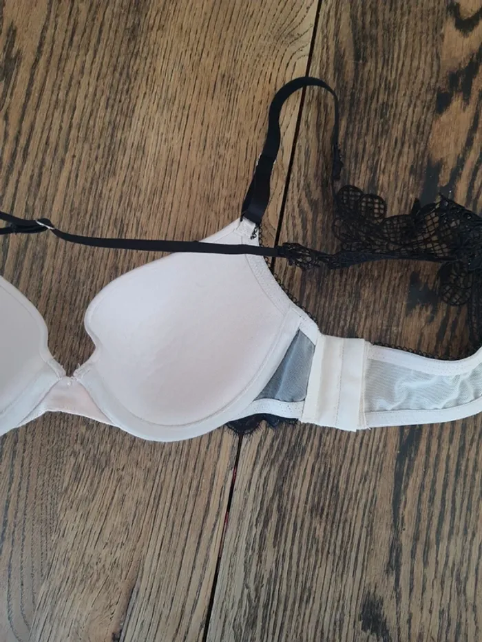 Magnifique Soutiens-gorge Hunkemöller fr 90A - photo numéro 17