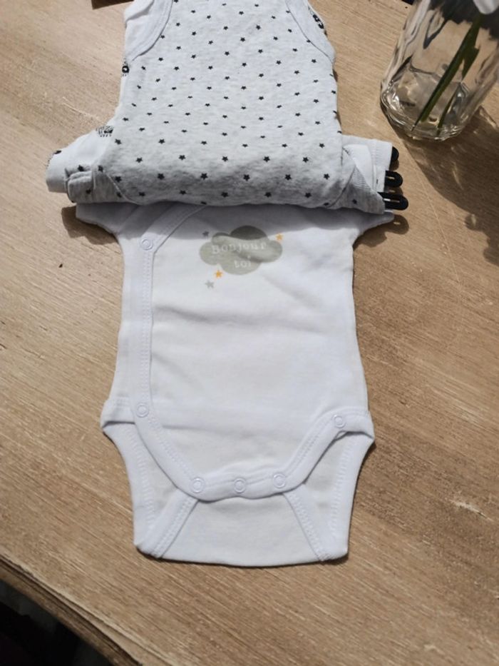 Lot body Gémo naissance neuf - photo numéro 6