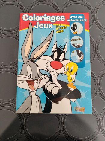 Livre de jeux et coloriage comme neuf