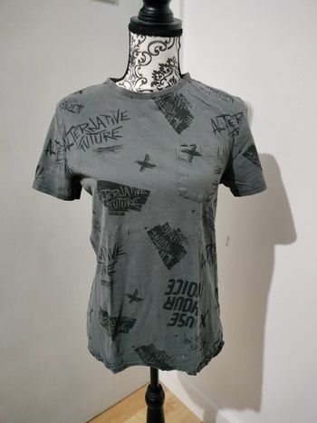 T-shirt manches courtes grunge Kiabi T.S ou 16 ans