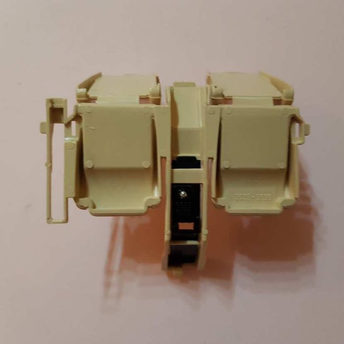 console sièges pièce détaché miniature burago ferrari 348 tb 1/18 1/18e 1/18ème - photo numéro 2