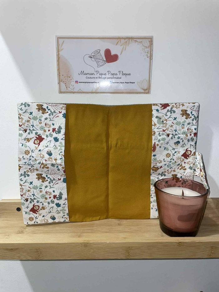 Protège carnet de santé fait main en velours vert et tissu à motifs animaux - photo numéro 2