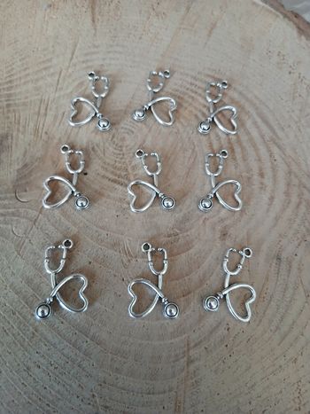 Lot de 16 pendentifs stéthoscope argenté