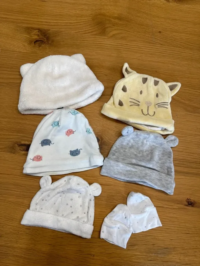 Lot de 5 bonnets + 1 paire de gants
